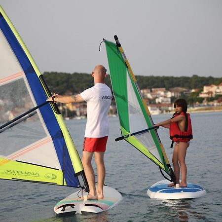 Mobilheim Andrea Wunderschoene Ferienwohnung Direkt Am Meer Jezera Exteriör bild