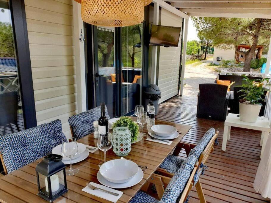 Mobilheim Andrea Wunderschoene Ferienwohnung Direkt Am Meer Jezera Exteriör bild