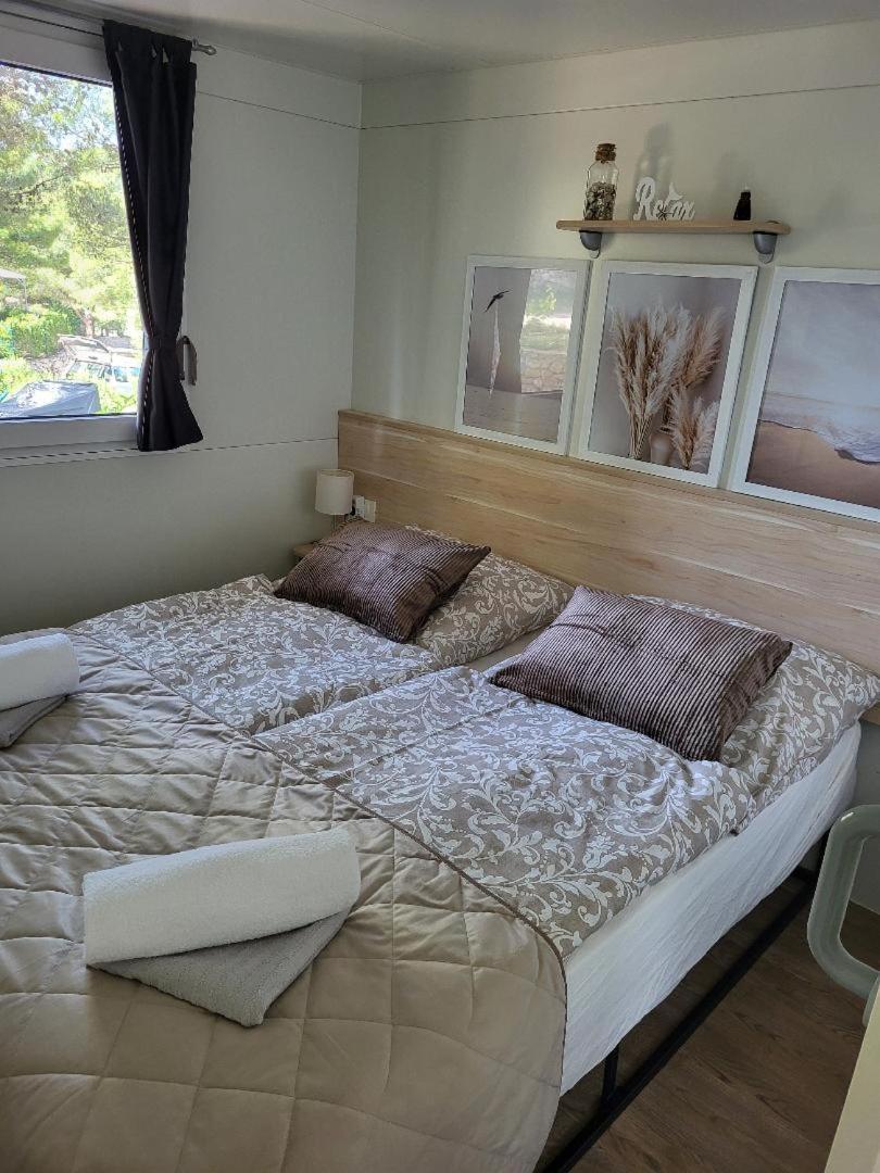 Mobilheim Andrea Wunderschoene Ferienwohnung Direkt Am Meer Jezera Exteriör bild
