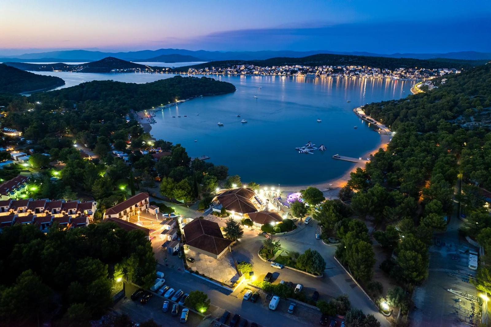 Mobilheim Andrea Wunderschoene Ferienwohnung Direkt Am Meer Jezera Exteriör bild