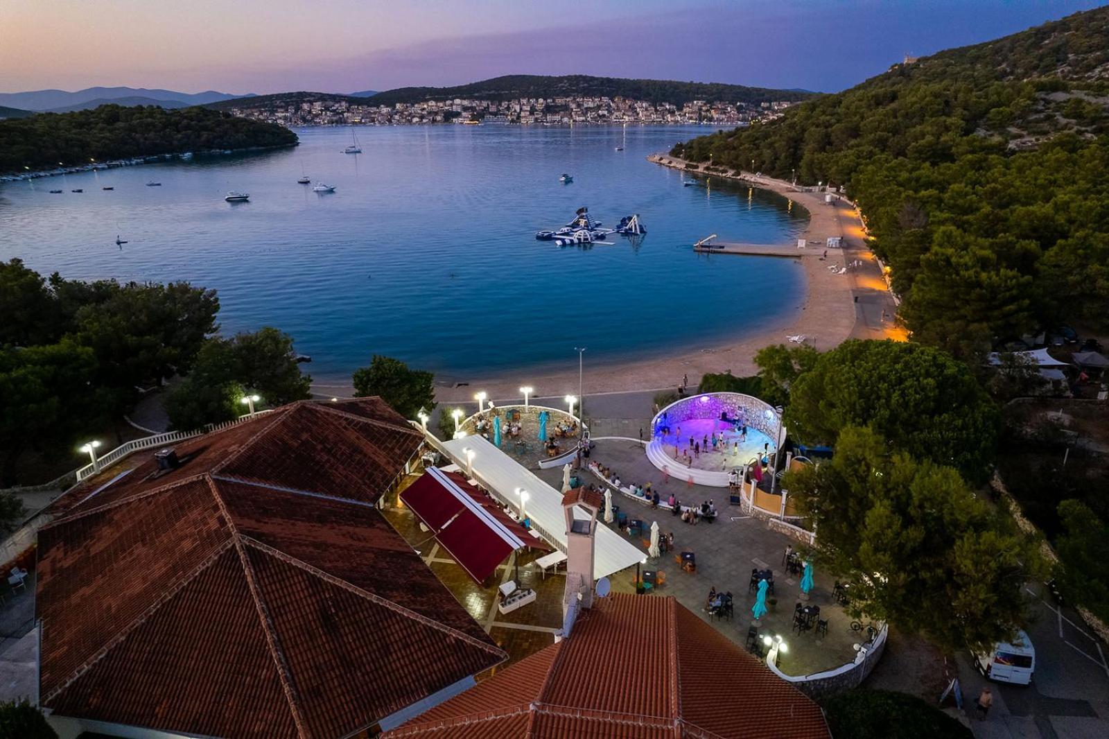 Mobilheim Andrea Wunderschoene Ferienwohnung Direkt Am Meer Jezera Exteriör bild